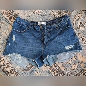 No Boundaries Denim Shorts With Adorable Exposed Pockets Size 17